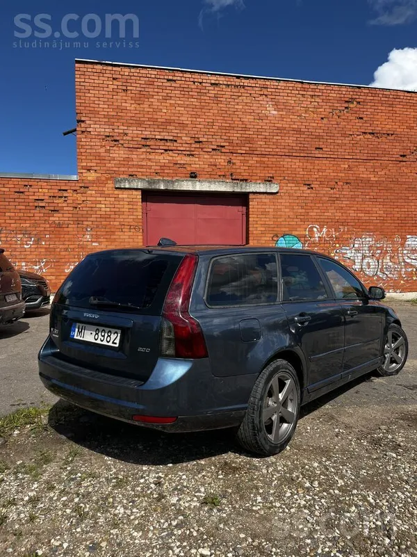 В продаже Volvo v50 2.0d 100kw, визуально авто в хорошем состояние, техничес