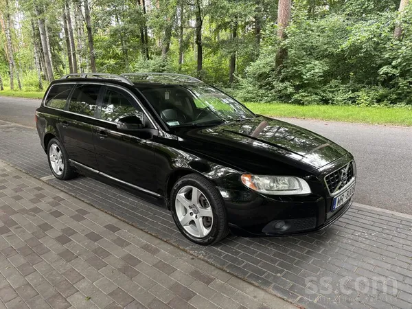 Volvo Pardodu volvo v70 automats 2.5t 170kwbenzins/gaze(