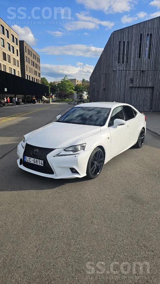 Lexus Pārdošanā balts gulbis. Noskrējis 187k km. Baterij