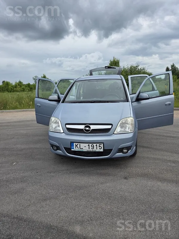 Opel Tikko nomainīti bremžu diski ar klučiem. Ir rūsa p
