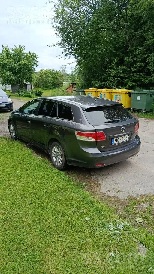 Toyota Labi uzturētu auto, ir sīki vizuāli defekti, kas b