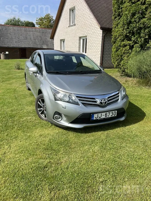 Toyota Pārdodu Toyota Avensis sedanu, 2013. gada, 2.0 D-4