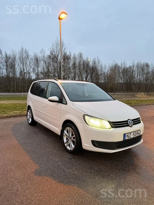 Volkswagen Auto normālā stāvoklī, kārba slēdzas labi motors d