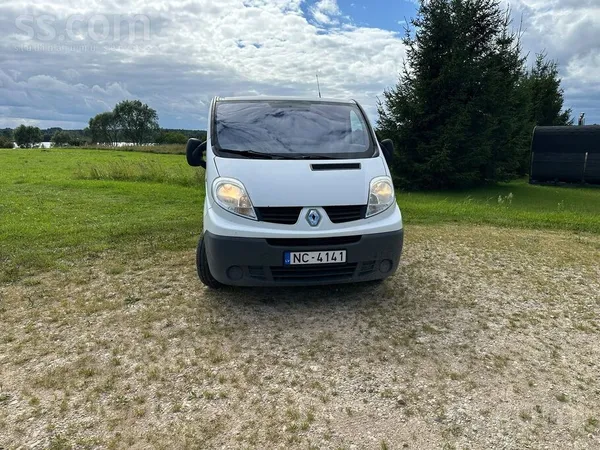 Renault Renault Trafic 2, 0 Tdi automašīnā ir nomainīti 4 