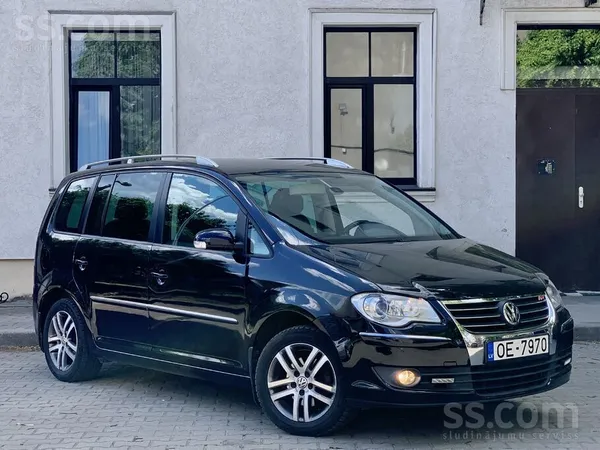 Volkswagen Pardodu ģimene auto Volkswagen Touran 2007 gada ar
