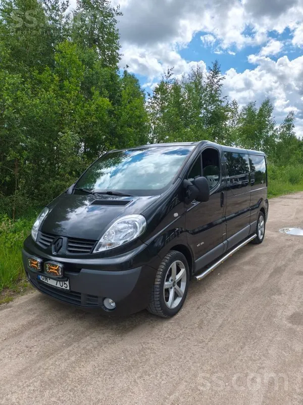 Renault Pardodu kravas pasažieru busu ar 5 sēdvietām. 2, 5