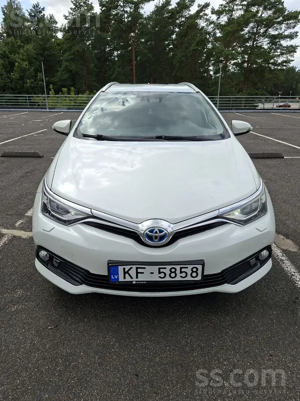 Toyota Automašīna tiek pārdota sakarā ar jauna transportl