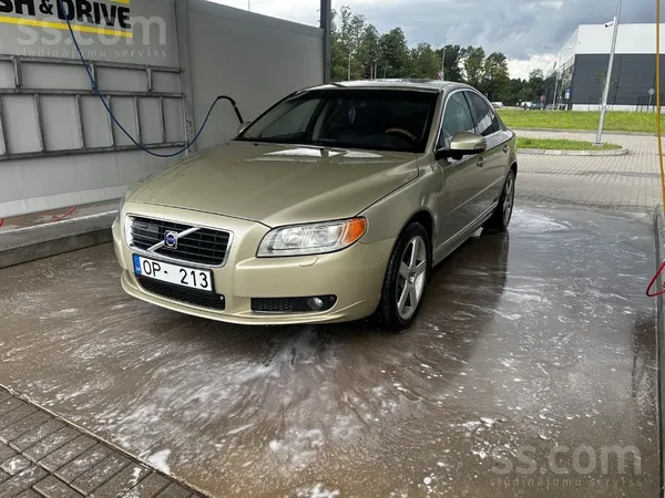 Volvo S80 D5 Awd. 2.4 Litru 136kW dīzelis ar manuālo ātrumkārbu. Adaptīvās x