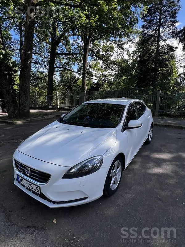 Volvo Pārdodu savu Volvo V40 D4 (2.0 dīzelis, manuālā pā