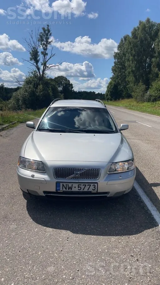Volvo Pardodu labu mašinu. Motors strada ļoti labi. 120k