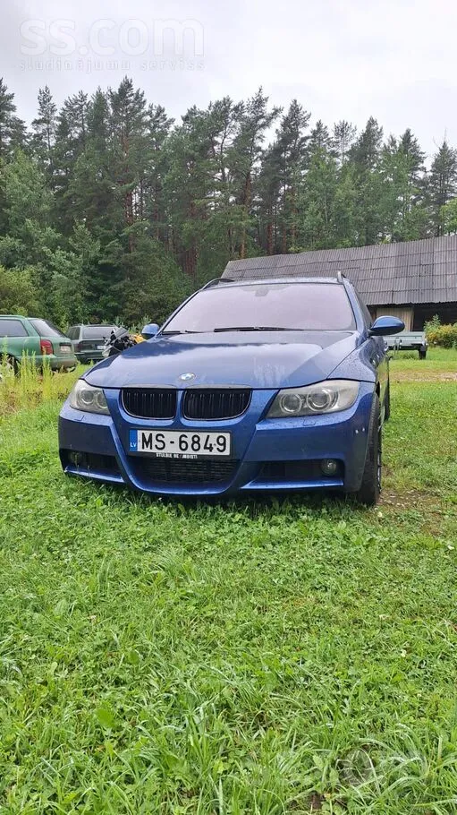 BMW Pardodu savu auto ar Motora Defektu grab un skaida