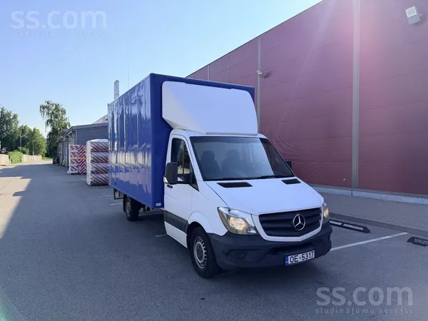 Mercedes Pārdošanā Mercedes sprinter ar kravas kasti. Ideāl