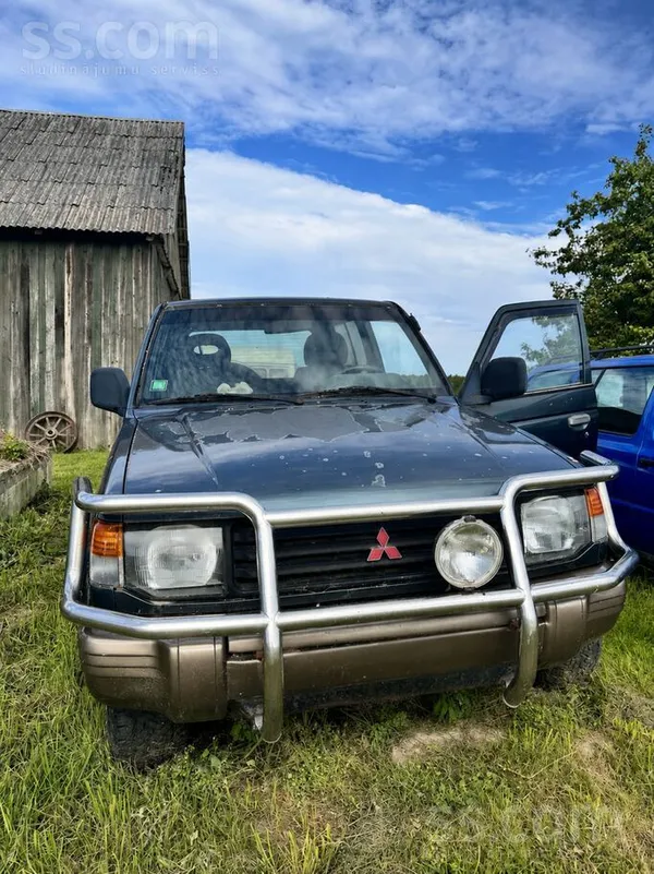 Mitsubishi Pārdodu Mitsubishi Pajero. Auto var iedarbināt. Ir