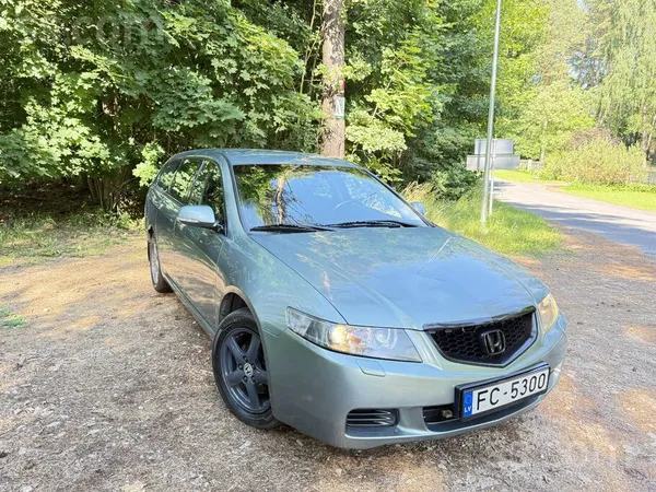 Auto ir tehniski laba stavokli , viss darbojas kondicinoieris un citi mezgli