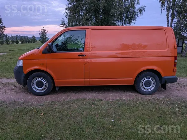 Volkswagen Pārdodu VW T5 kravas furgonu (2004. gads)