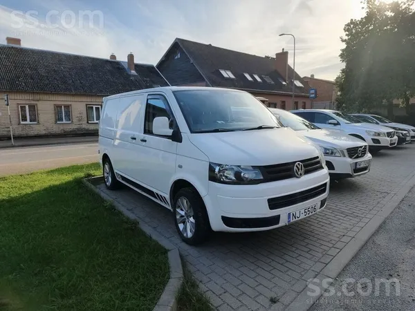 Volkswagen Pārdodu busu īso bāzi, vinjete nav vajadzīga. Labā