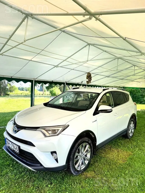 Toyota Automašīna kopta, salons uzturēts ļoti labā stāvok