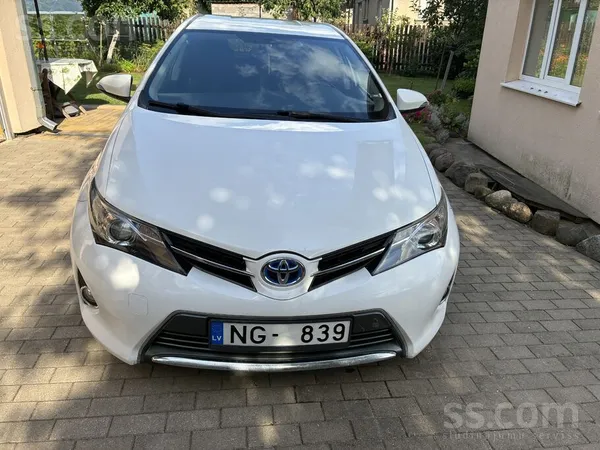 Toyota Pārdod ērtu un labi uzturētu a/m. Iegādāta pagājuš