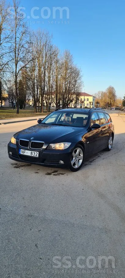 BMW Uz tirdziņu nāk 3serijas BMW markas auto ir pa kad