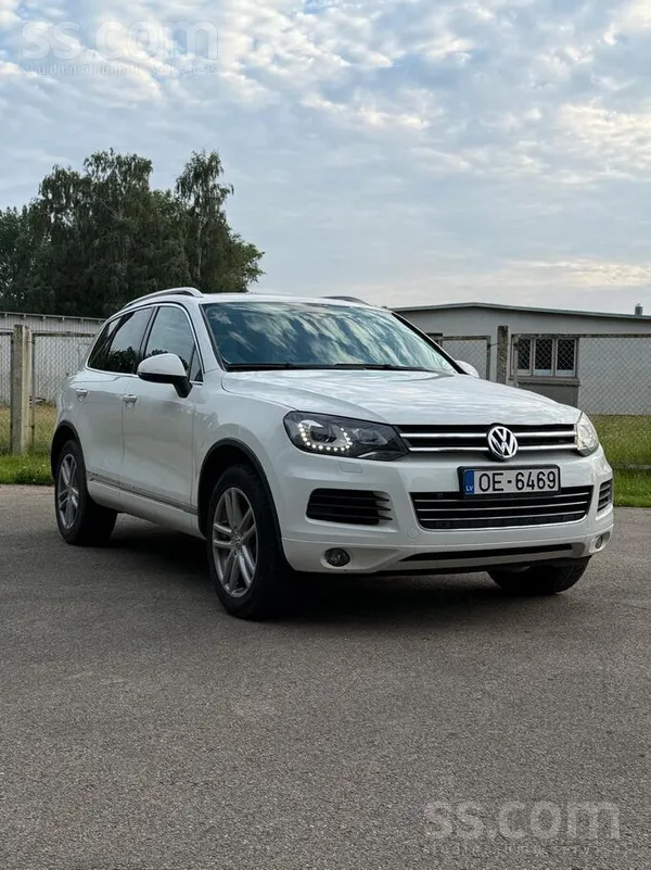 Volkswagen Pārdodu savu uzticamo 2014. gada VW Touareg baltā 