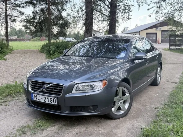 Labi uzturēts Volvo S80. Dzinējs: 2.4l dīzelis, 120kW, jaudīgs un ekonomisks