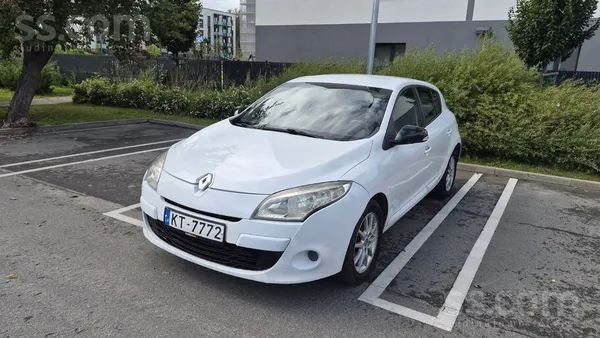 Renault Labs auto, ar mazu paterinu 6/100 pa pilsetu, laba