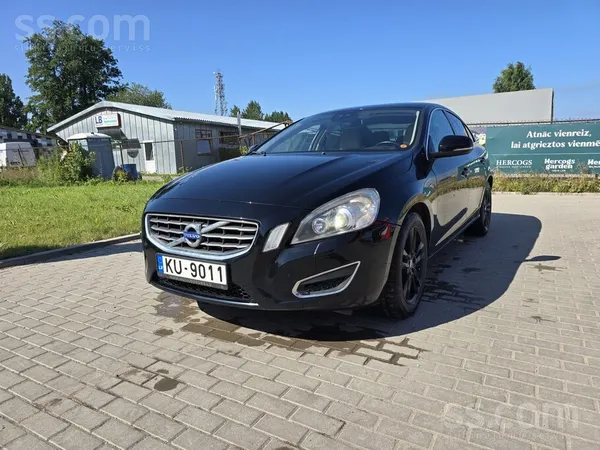 2, 0 Turbo bendzīna dzinējs ar 149Kw jaudu (203 Zs) auto labā tehniskā un vi