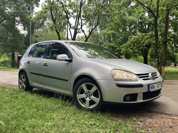 Volkswagen Pārdodu VW Golf 5. Auto tiek izmantots katru dienu