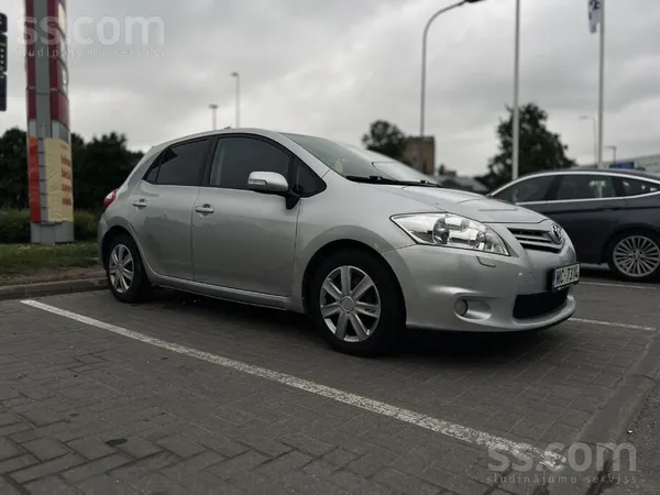 Toyota Pārdodas ekonomisks un uzticama Toyota Auris ar 1.