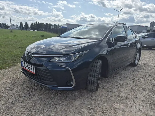 Toyota Uzņēmums pārdod Toyota corolla sedan Hybrid. Autom