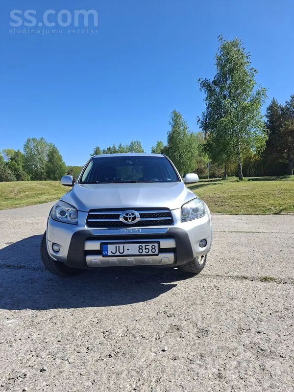 Toyota Pārdod Rav4 ar jaunu Ta. Cena nedaudz runājama. ..