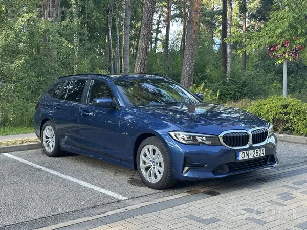 BMW BMW 330E plug-in hibrīds ar 215kw/293zs dzinēju un
