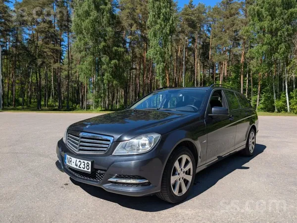 Mercedes Pārdodu labu facelift Mercedesu bez Rūsas.