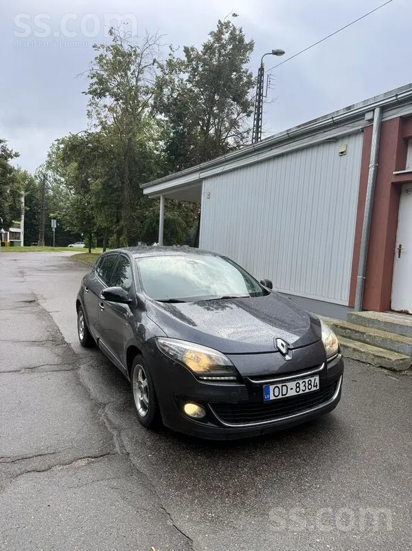 Renault Pārdodu 2013. gada Renault Megane 3. Šī kompaktā, 