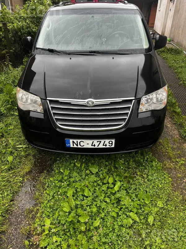 Chrysler Pārdošanā lielisks ģimenes auto Chrysler Grand Voy