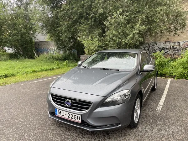 Volvo Pārdodu 2014. gada 2.0L(187hp) Volvo V40, Latvijā 