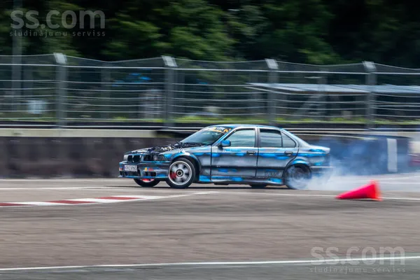 BMW Pārdodu bmw e36 ar saab turbo motoru. Motors reģis