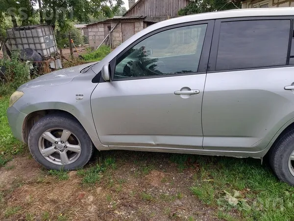 Toyota Pārdodu Toyota Rav4 labā tehniskā stāvoklī. Jauni