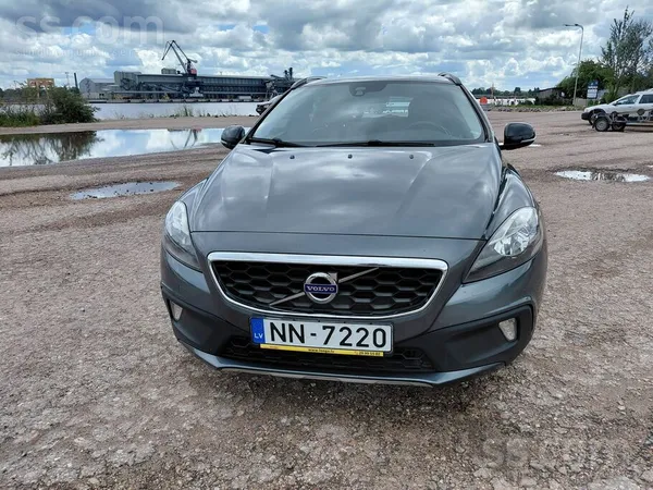 Volvo Pārdod Volvo V40 Cross Country. Atrodas Rīgā. 