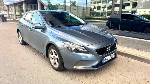 Volvo Labi uzturēts Volvo V40, manuālā pārnesumkārba.
