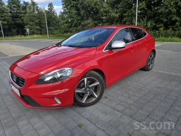 Volvo Tiek pārdots Volvo V40 D2 R-design. 