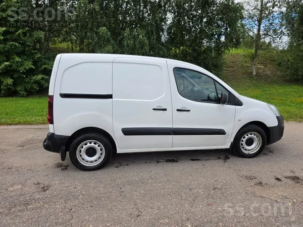 Peugeot Automobilis atrodas labā tehniskā stāvoklī, ir pil