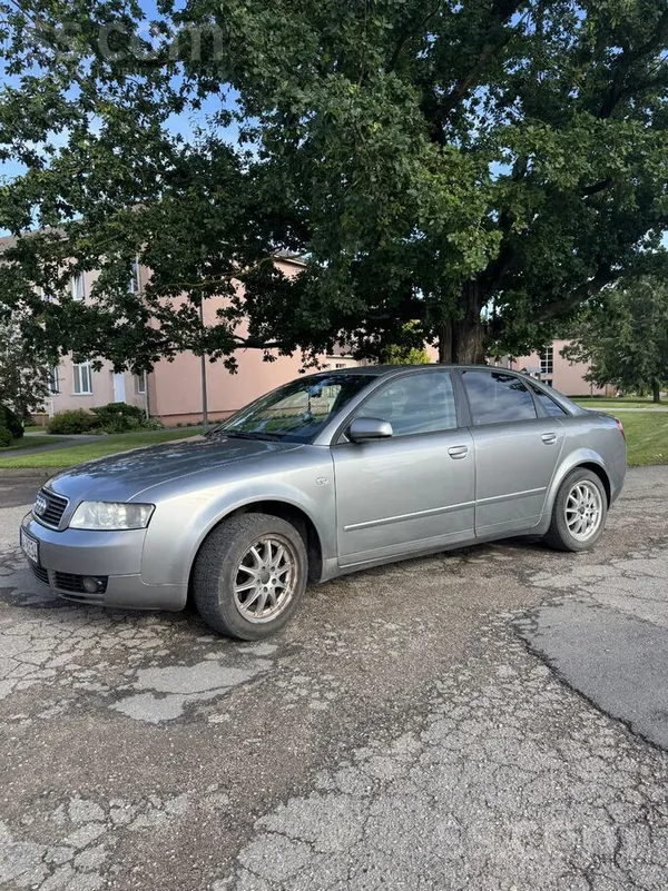 Audi Mašīna vienmēr tika kopta. Līdzi dodu jaunus paklā