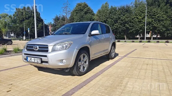 Toyota Pārdodu Toyota Rav4.