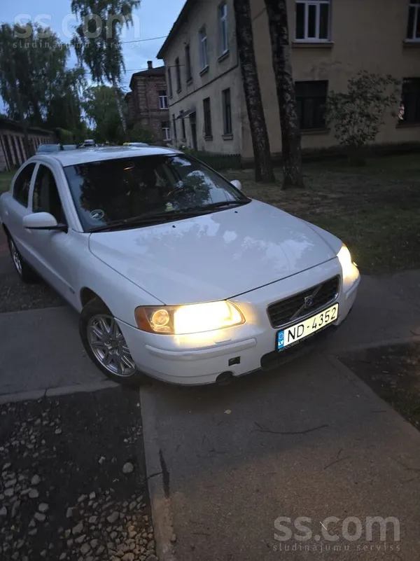 Volvo Volvo S40 2.4D (D5 120kW dzinējs). Labā stāvoklī a