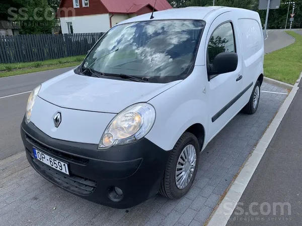 Renault Latvijā nav ekspluatēts, ir vizuāli defekti. ...