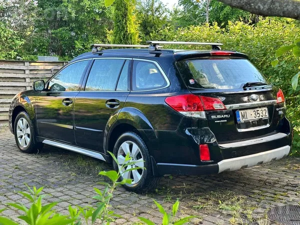 Subaru Pārdodu praktisku auto ar manuālo kārbu un pastāvī
