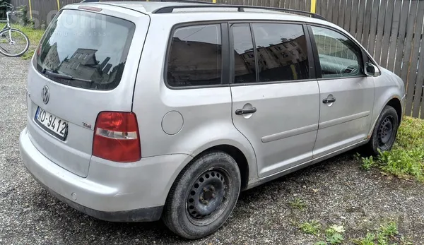 Volkswagen VW Touran, 2006. Bailīgi brauca sieva. Gadījās, ka