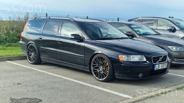 Volvo Pārdod Volvo V70 D5