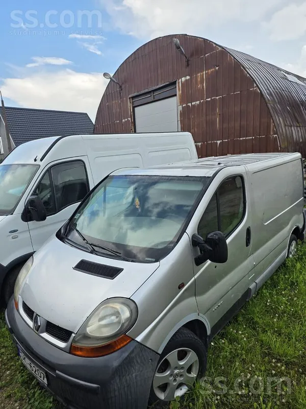 Renault Pārdod Renault Trafic 1.9Dci 74kw. Busiņam ir moto
